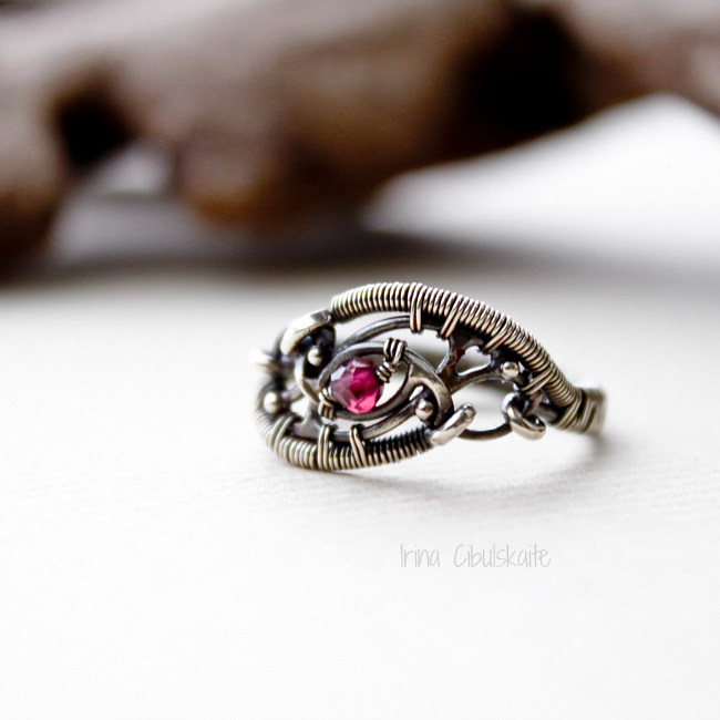 Sterling silver Ring with Garnet