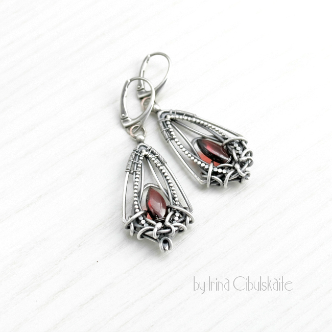 Sangria - Sterling silver earrings with garnet