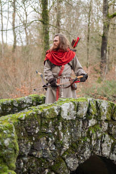 Skyrim Nord Cosplay - Red Hooded Robes Hunter