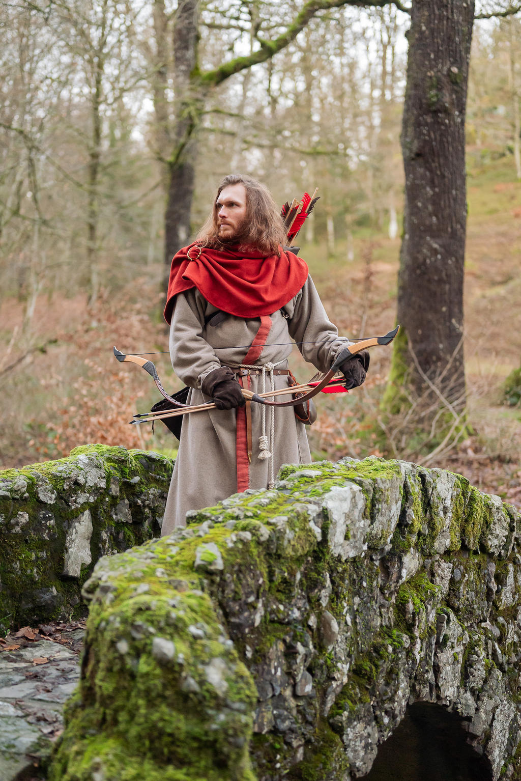 Skyrim Nord Cosplay - Red Hooded Robes Hunter
