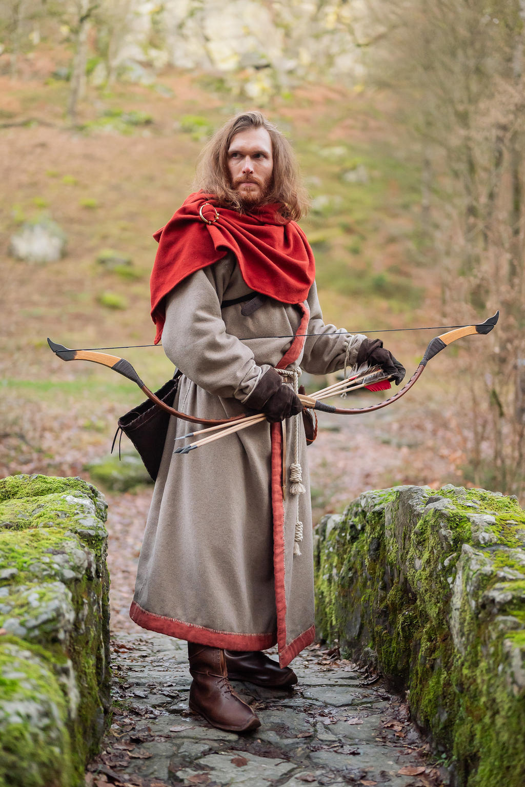 Skyrim Nord Cosplay - Red Hooded Robes Hunter