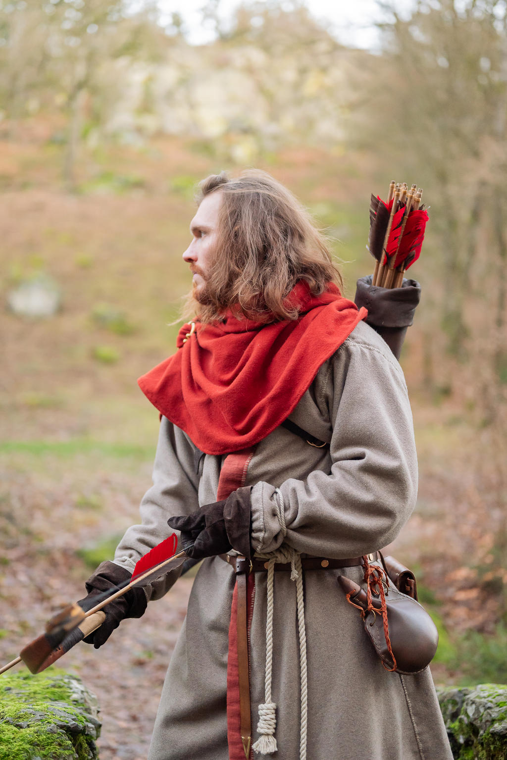 Skyrim Nord Cosplay - Red Hooded Robes Hunter