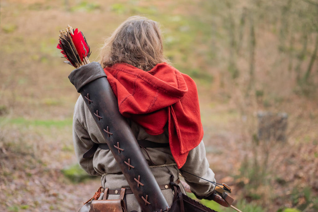 Skyrim Nord Cosplay - Red Hooded Robes Hunter