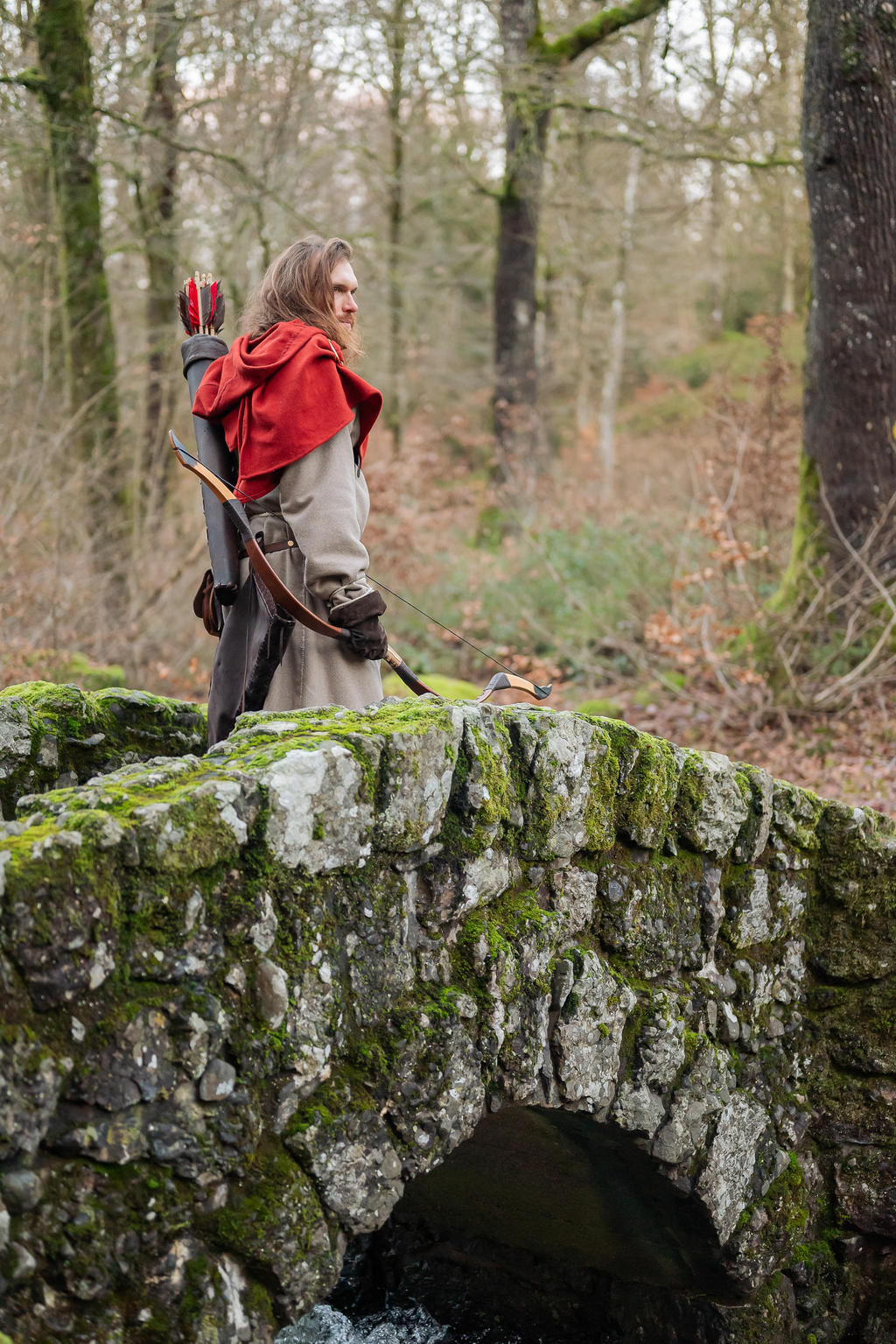 Skyrim Nord Cosplay - Red Hooded Robes Hunter