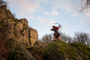 Skyrim Nord Cosplay - Red Hooded Robes Hunter