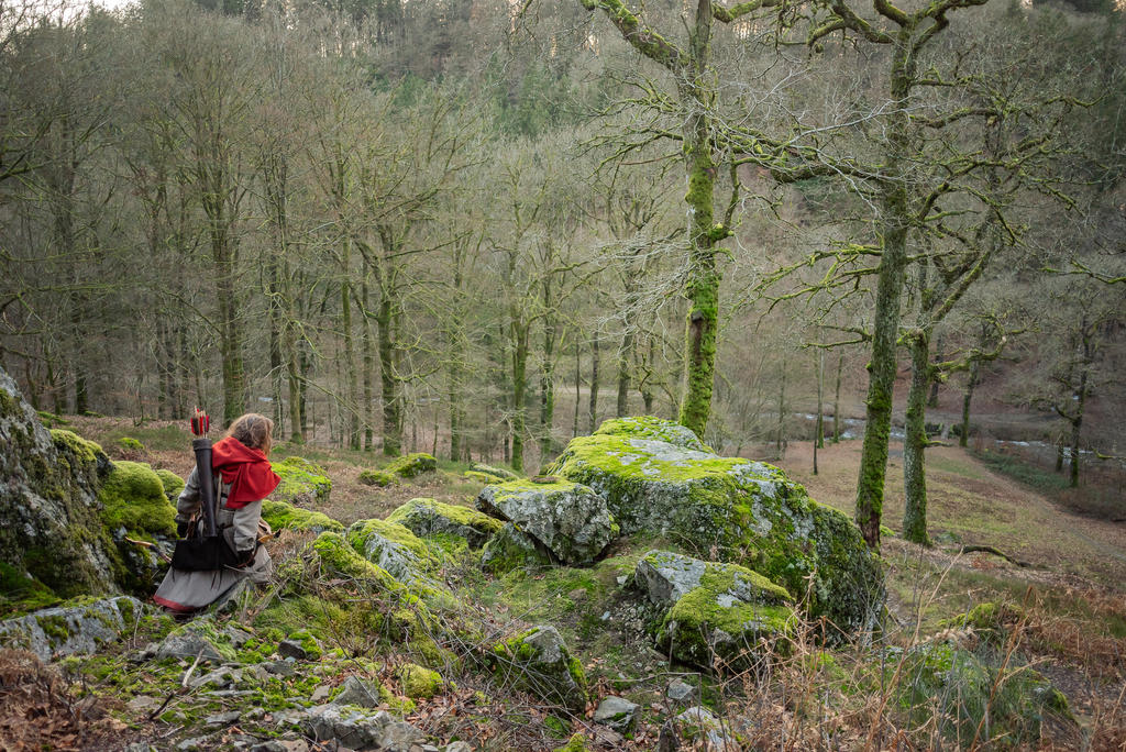 Skyrim Nord Cosplay - Red Hooded Robes Hunter