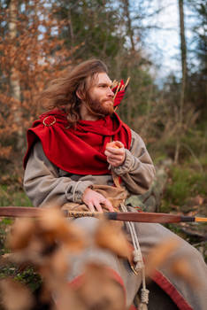 Skyrim Nord Cosplay - Red Hooded Robes Hunter