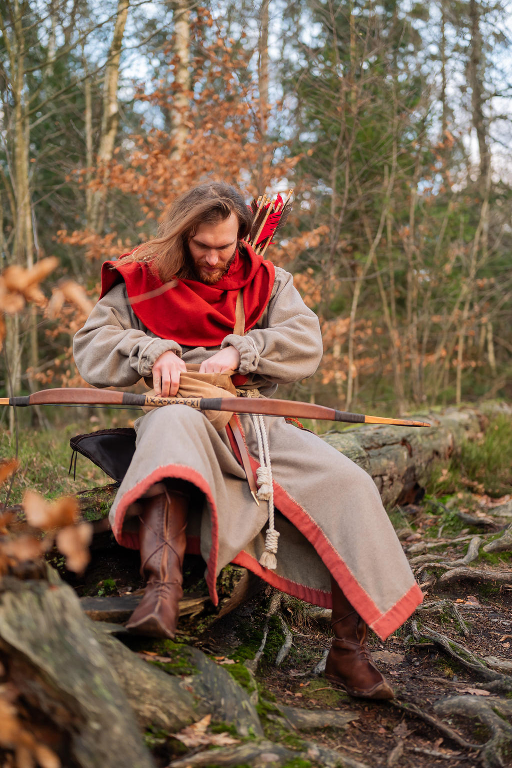 Skyrim Nord Cosplay - Red Hooded Robes Hunter
