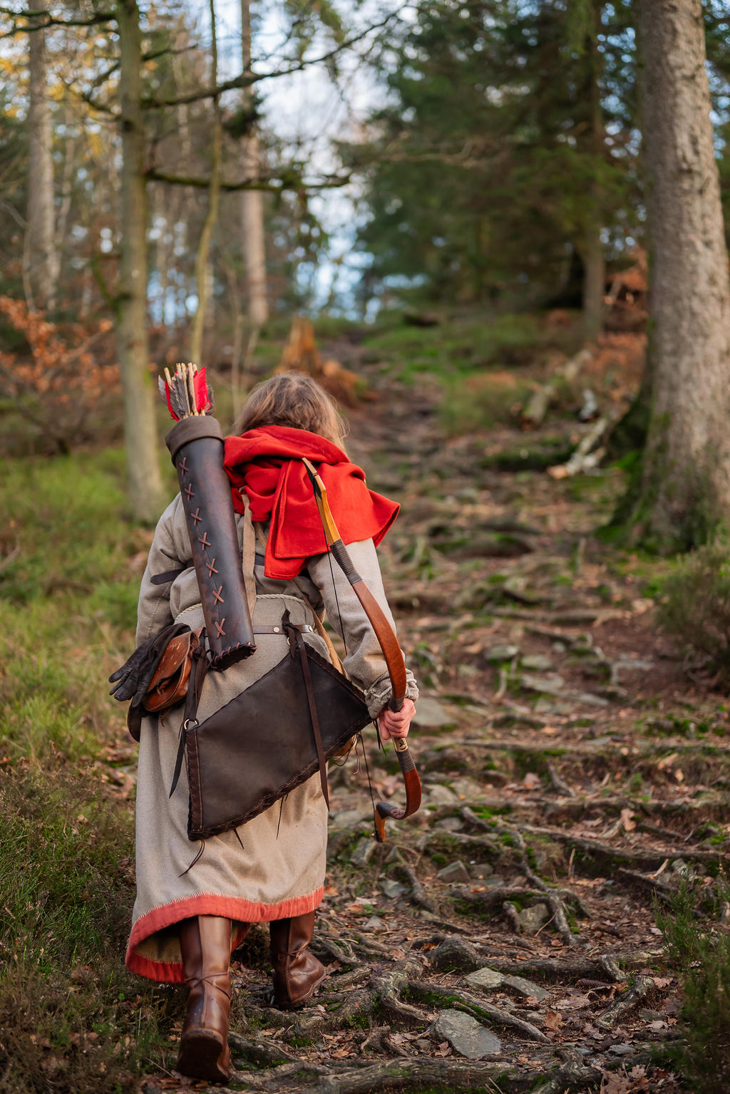 Skyrim Nord Cosplay - Red Hooded Robes Hunter