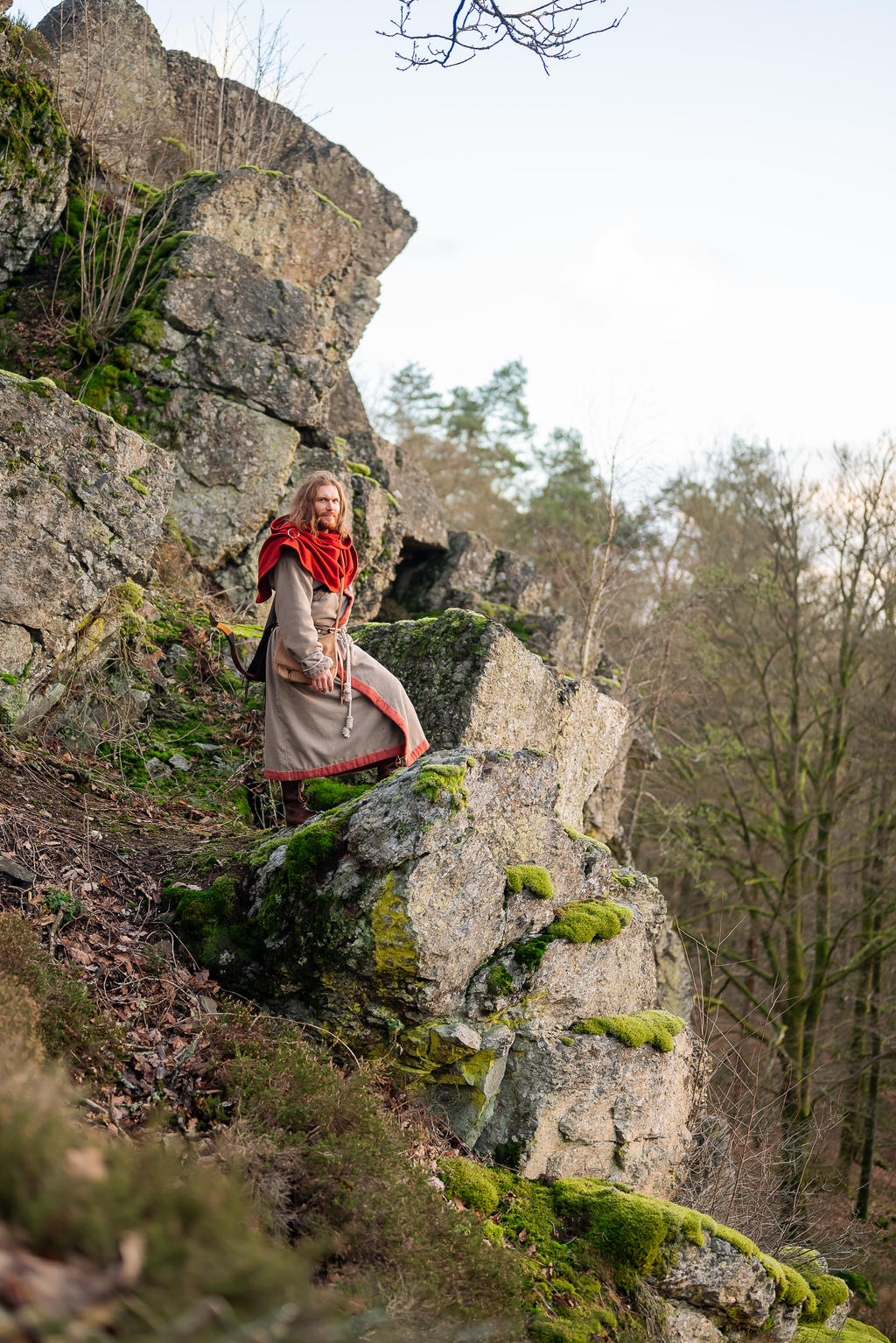 Skyrim Nord Cosplay - Red Hooded Robes Hunter