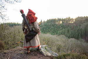 Skyrim Nord Cosplay - Red Hooded Robes Hunter
