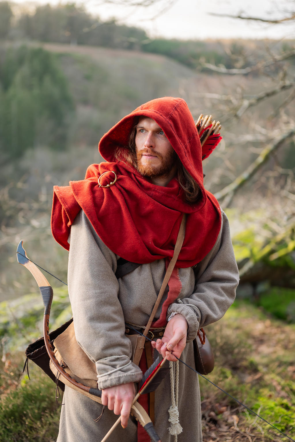 Skyrim Nord Cosplay - Red Hooded Robes Hunter