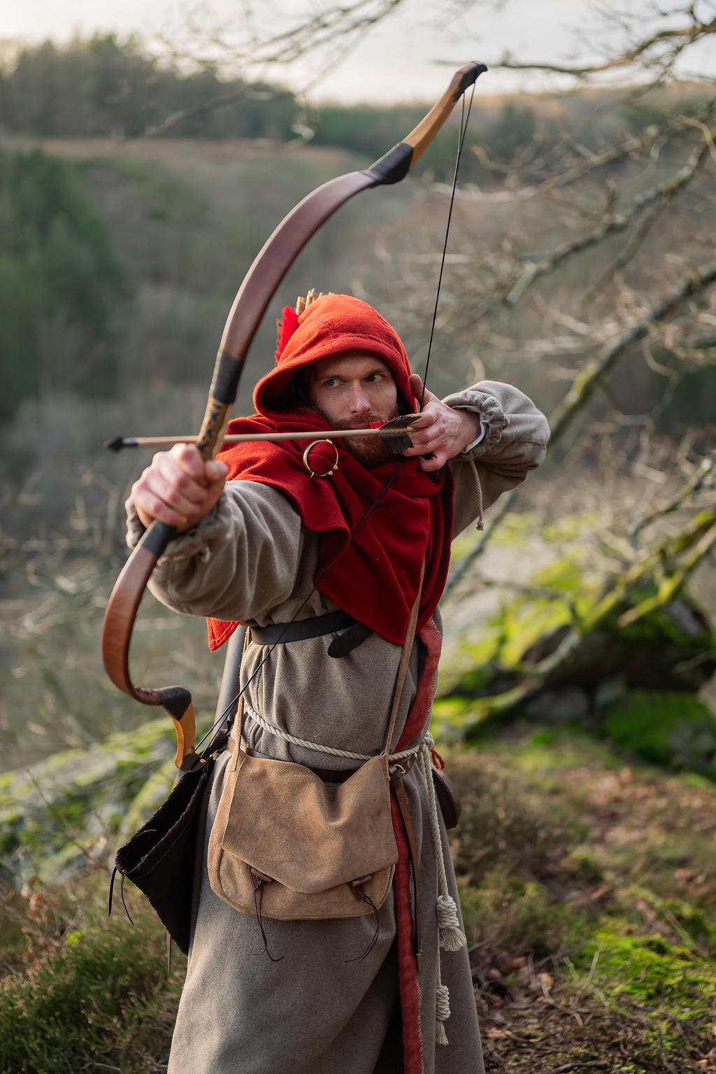 Skyrim Nord Cosplay - Red Hooded Robes Hunter