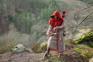Skyrim Nord Cosplay - Red Hooded Robes Hunter