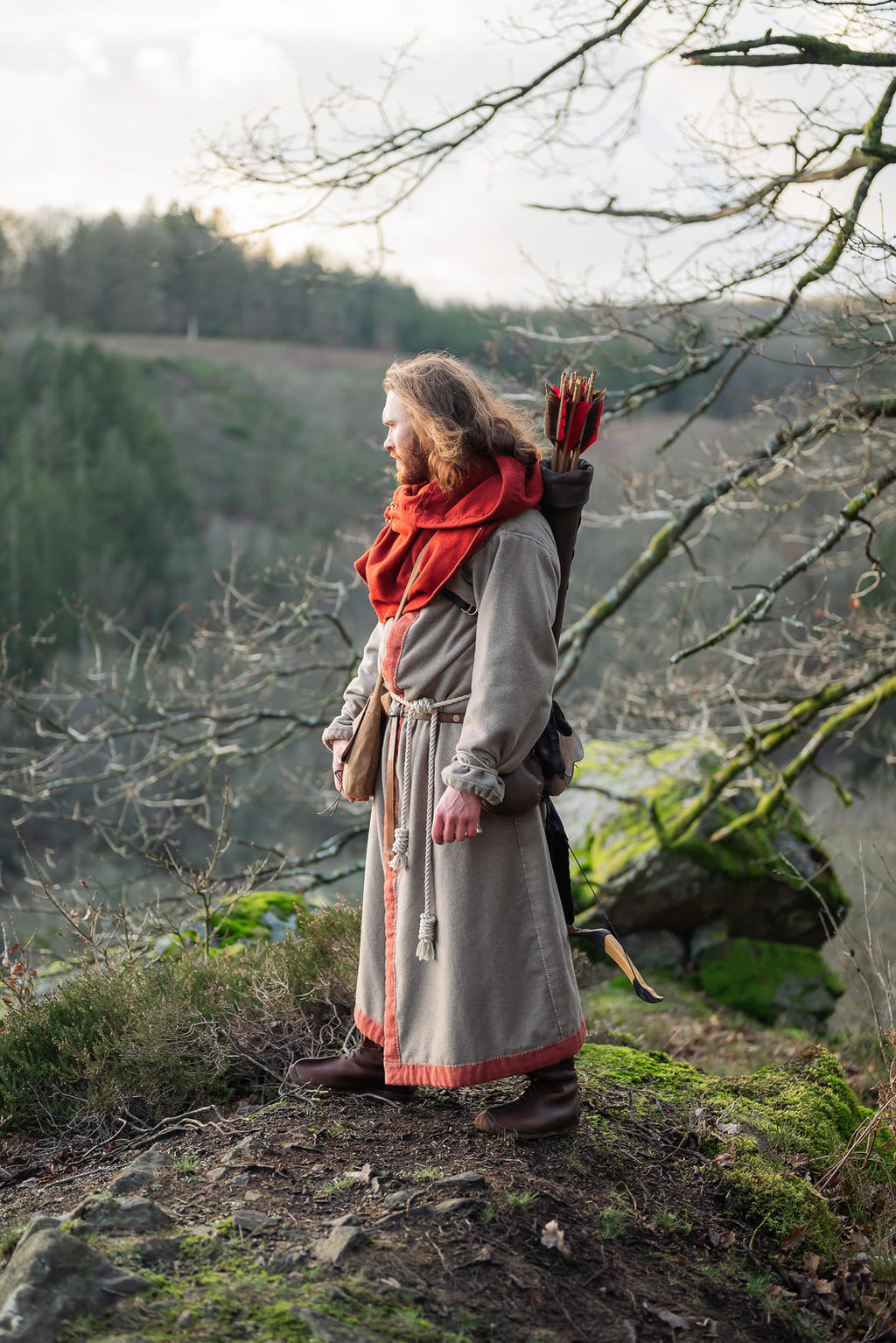 Skyrim Nord Cosplay - Red Hooded Robes Hunter