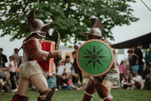 Roman Gladiator Fight - Thraex VS Hoplomachus