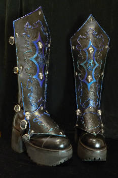 Tiefling Warlock Boots with Greaves