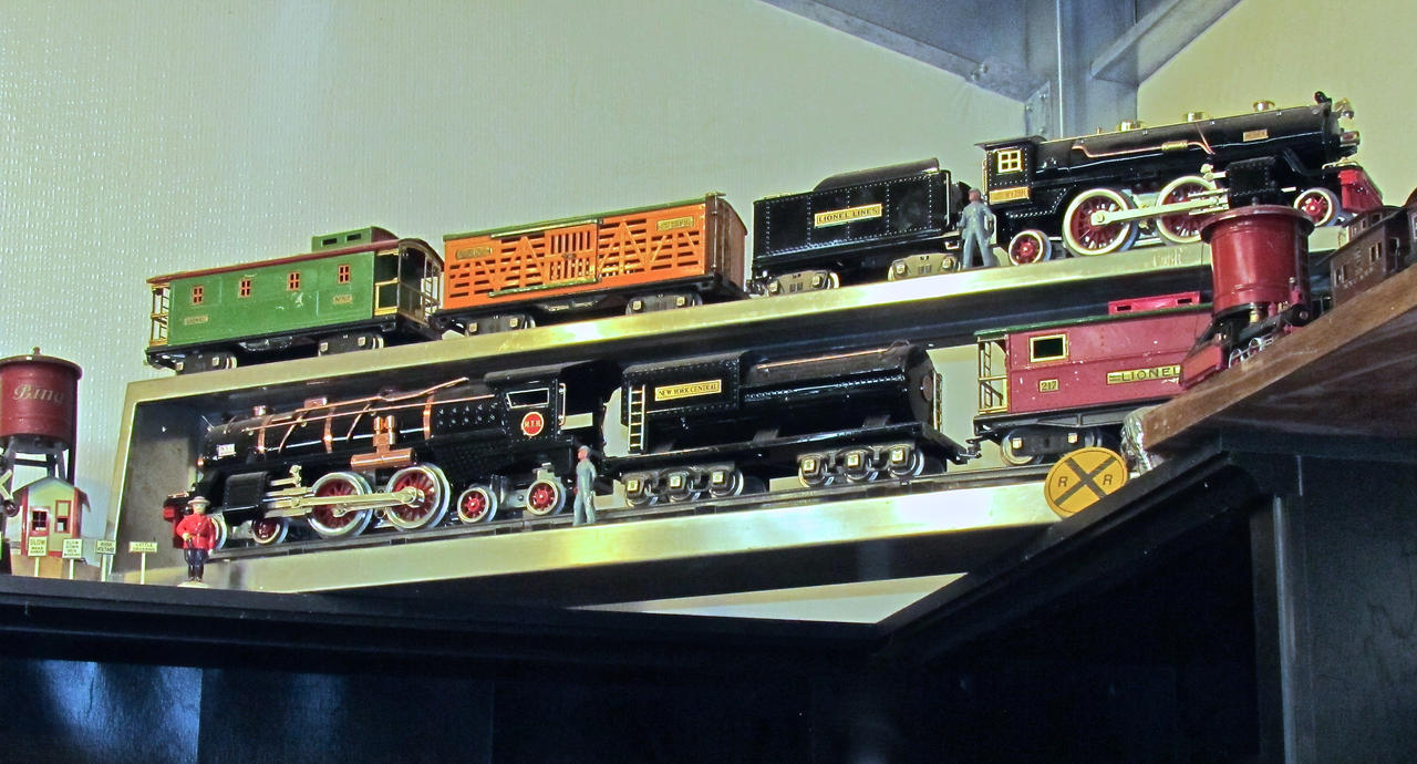 A pair of LIONEL standard gauge trains by cotmj on DeviantArt