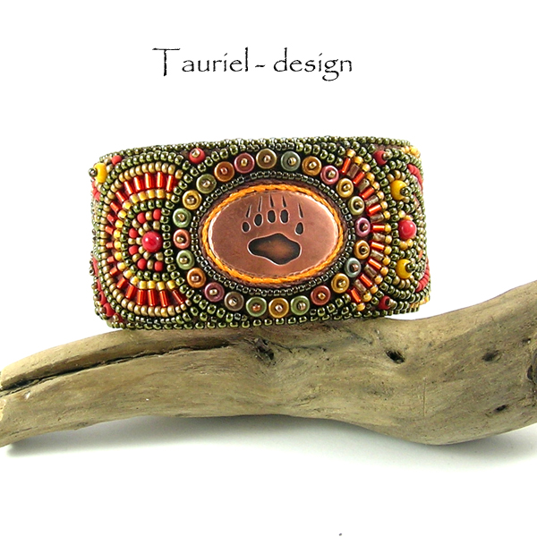 Bear foot steps - Tribal Woman collection