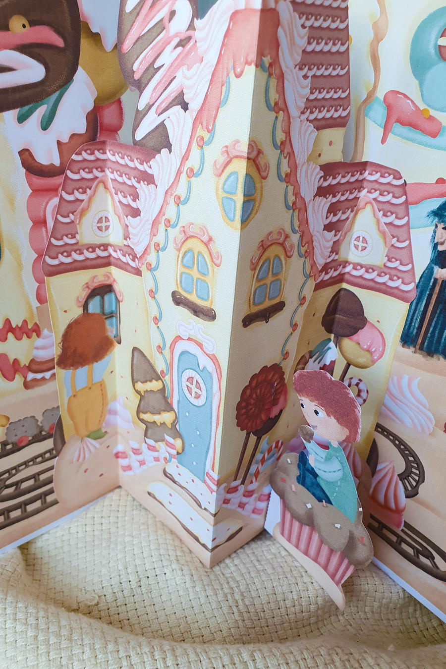 Hansel and Gretel pop-up papercraft by andreea-h on DeviantArt