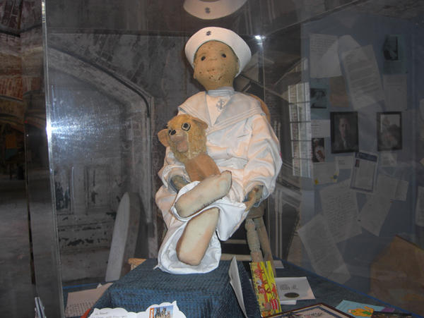 Кукла роберт в музее