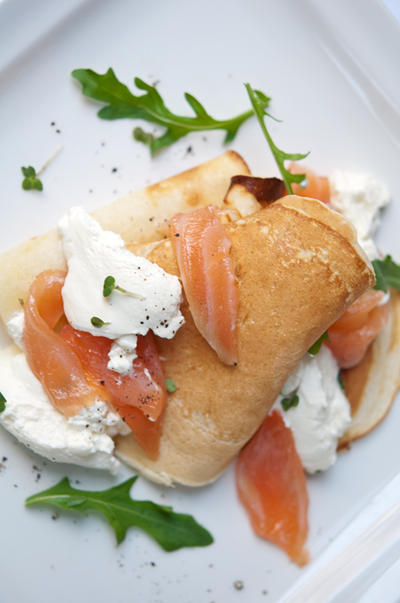 Smoked salmon blinis