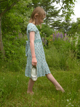 1940s Girl In The Garden 072