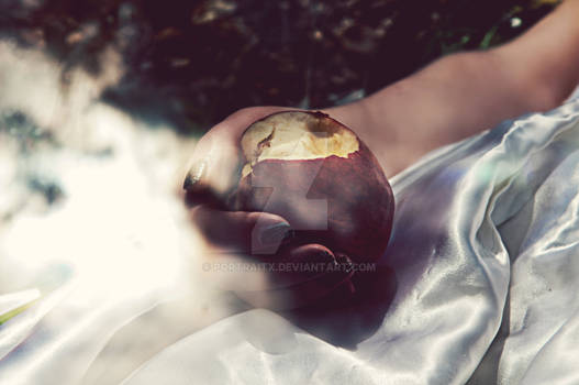 Poisoned Apple of SnowWhite - Snow White Theme