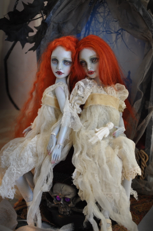 Vampire Twins ball jointed dolls by Sutherland