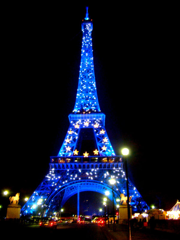 La tour Eiffel pour Noel by Requiem-for-a-pix on DeviantArt La tour Eiffel pour Noel by Requiem-for-a-pix on DeviantArt