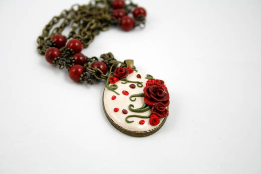 Antique style polymer rose necklace
