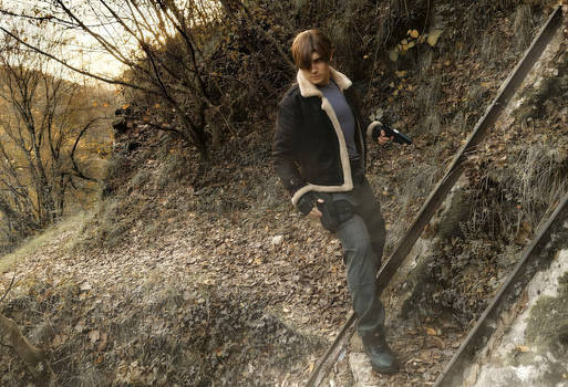 LEON S. KENNEDY COSPLAY - RESIDENT EVIL 4 