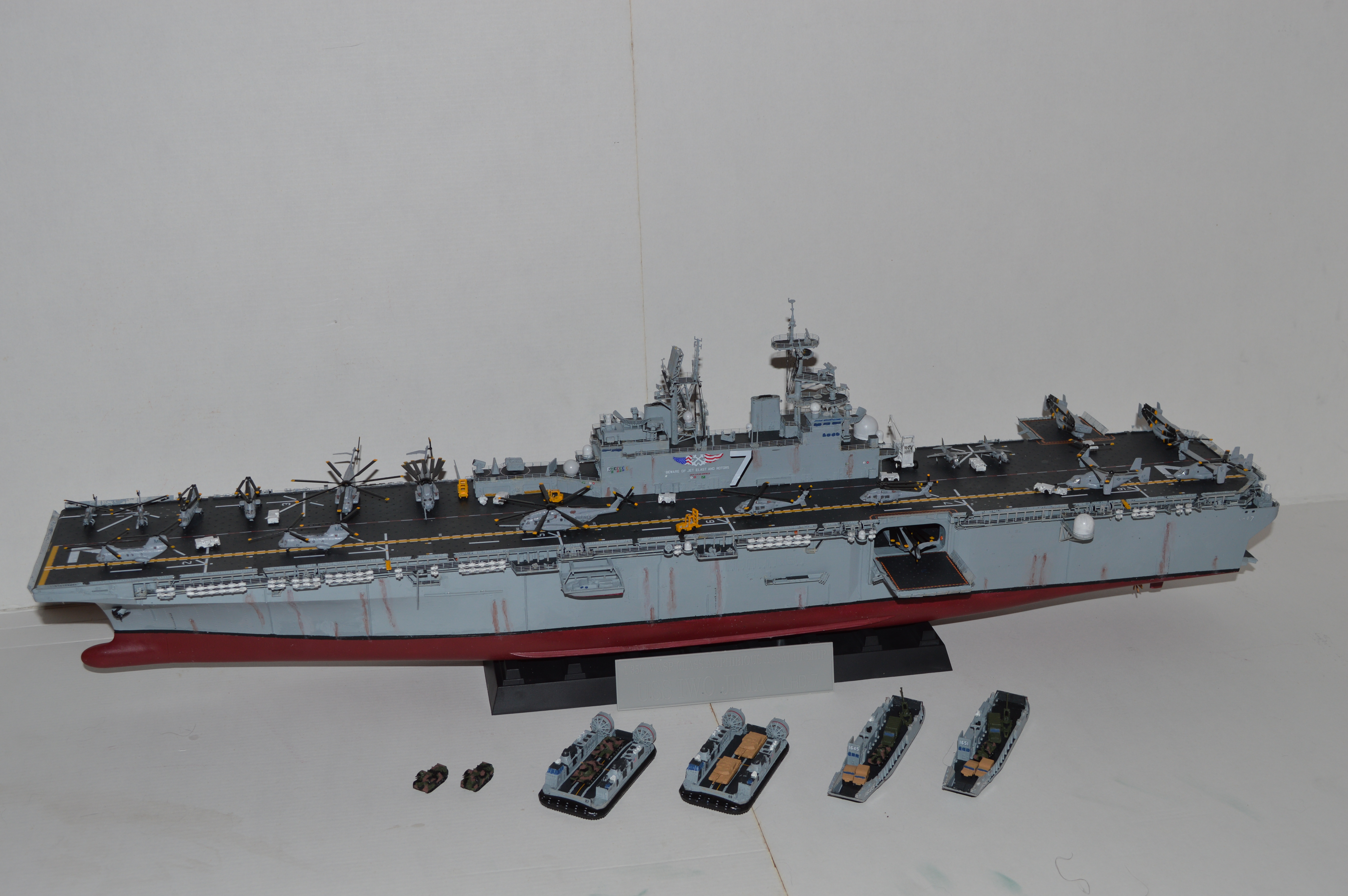 1/350 USS Iwo Jima (LHD-7) - Complete [by Revell]