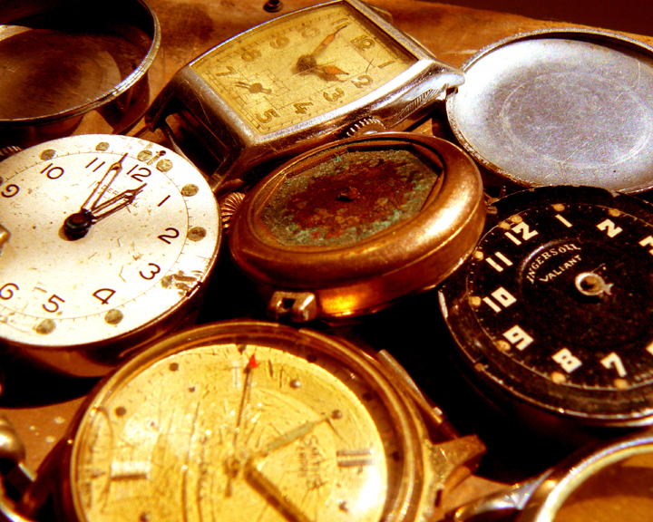 OLD BROKEN WATCHES