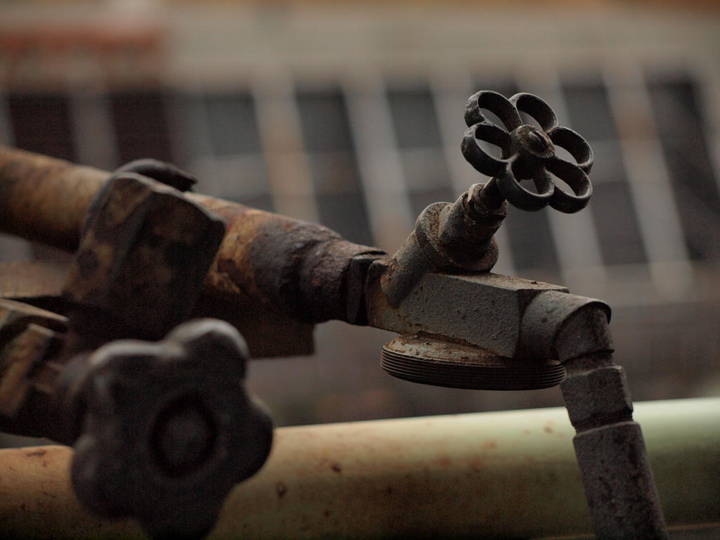 Rusted Faucet Bokeh 02