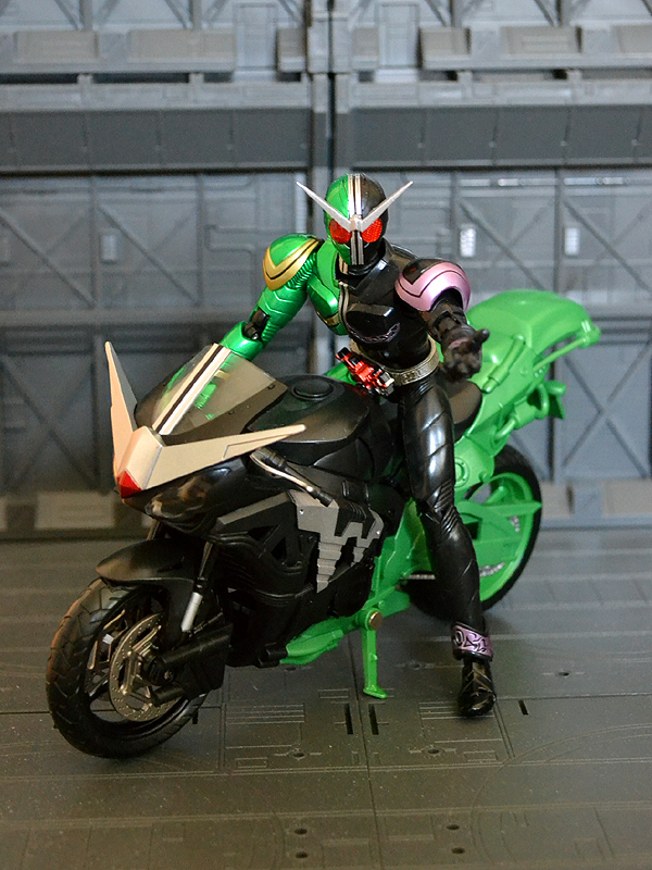 Kamen Rider W CycloneJoker on Machine HardBoilder