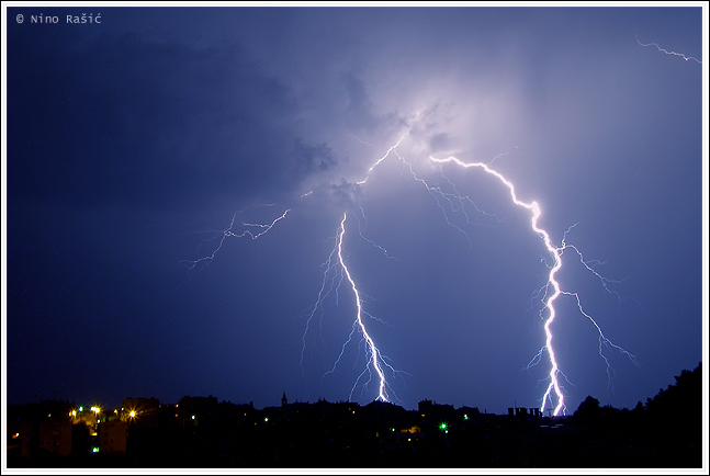 Lightning in  Pula