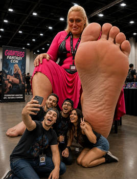 Giantess convention