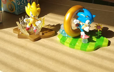 Classic Sonic and Super Sonic