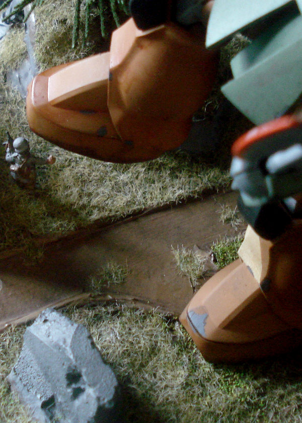 Stompy Zaku Diorama 06