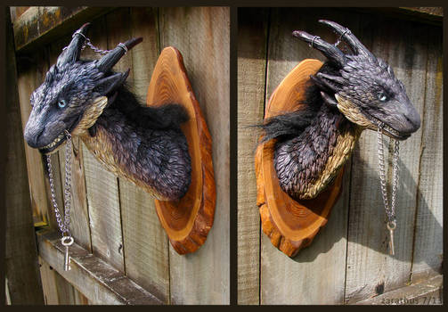 Creature head wall mount