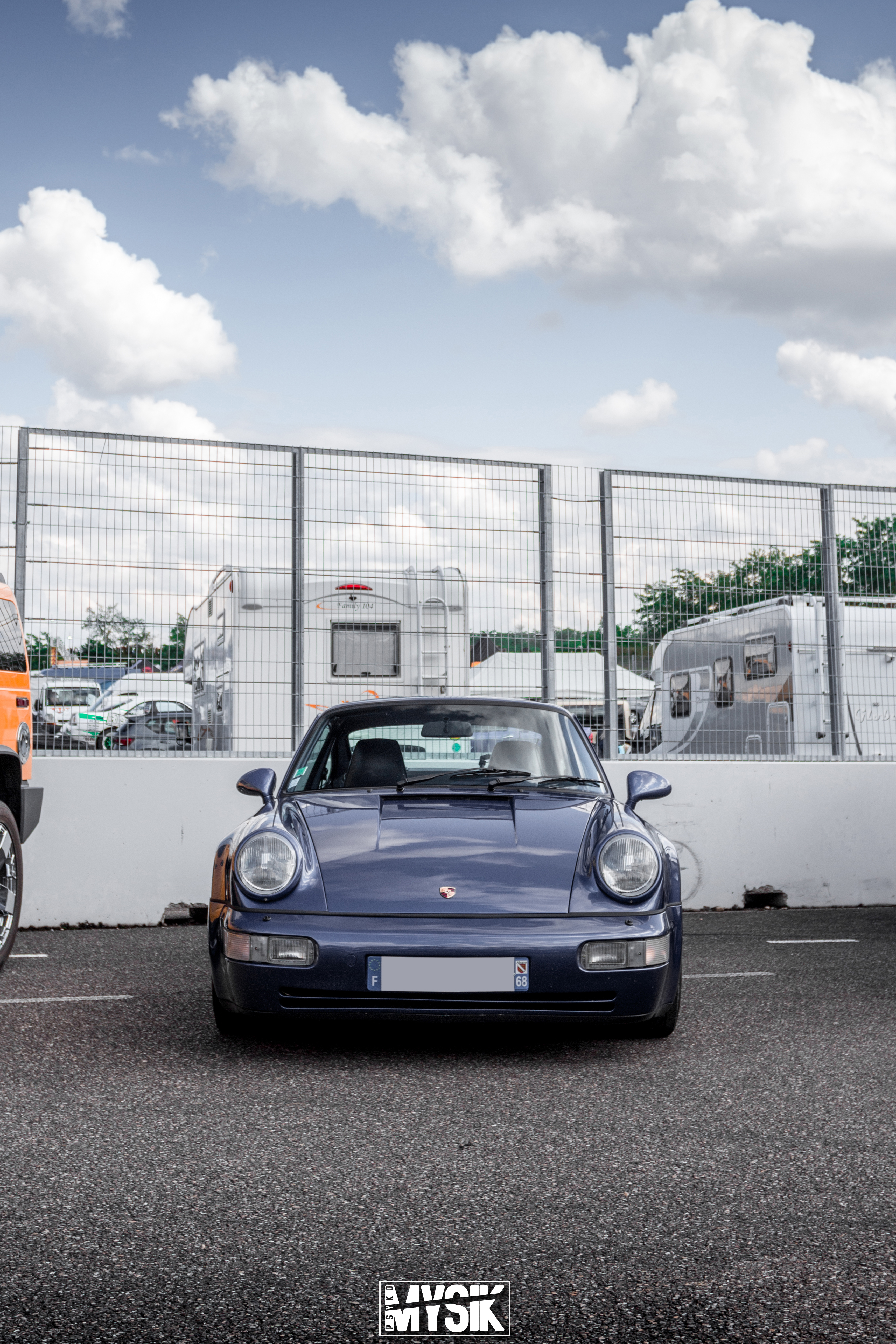 Lấy cảm hứng từ thiết kế đẳng cấp cùng hàng loạt tính năng ưu việt, hình nền Porsche 911 sẽ khiến bạn cảm thấy như đang ngồi trên siêu xe tuyệt đẹp này.