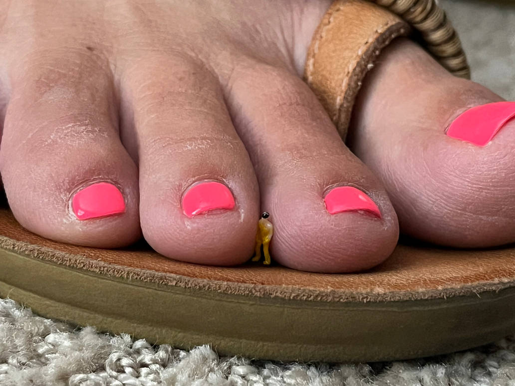 Giantess toes 1 by nsolo6672 on DeviantArt