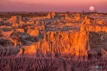 Mungo Moon Sunset