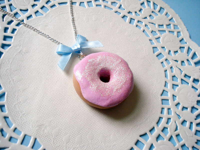 Sparkly donut necklace II
