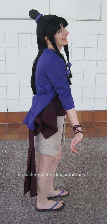 Maya Fey Cosplay Side view