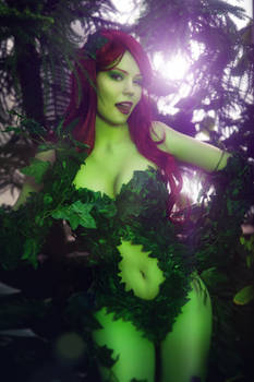 Poison Ivy ~ Feel the thorns' embrace!