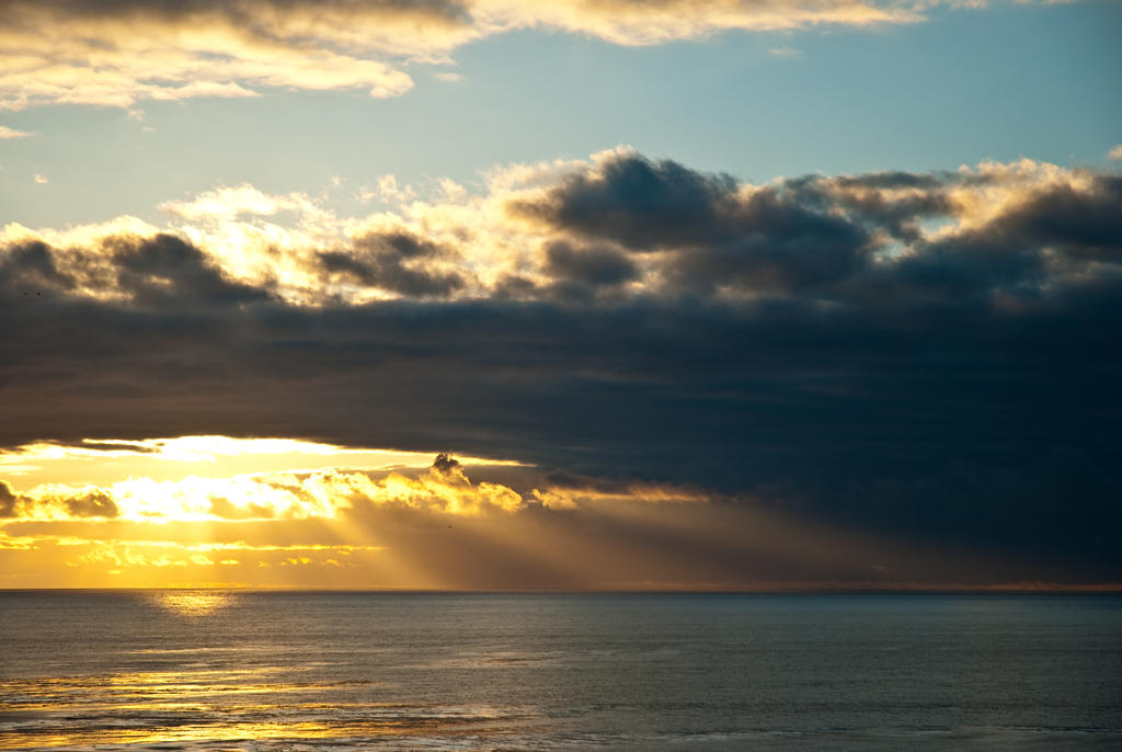 Sun Rays into the Pacific by surge2k on DeviantArt