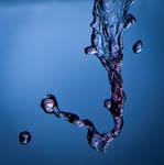 water dropss by Belikeme