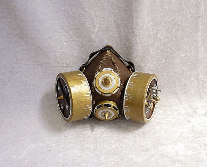 Gold-brown steam punk gas mask